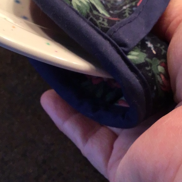 Microwave oven mitts. - Picture 2 of 5